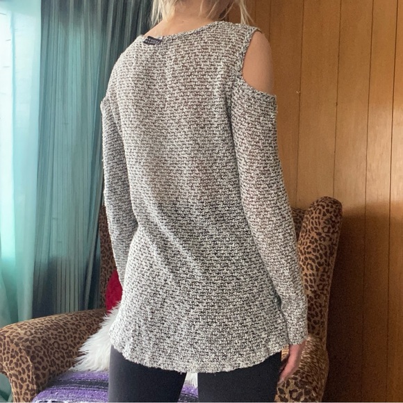 Soft knit cut out long sleeved sweater - Picture 3 of 5